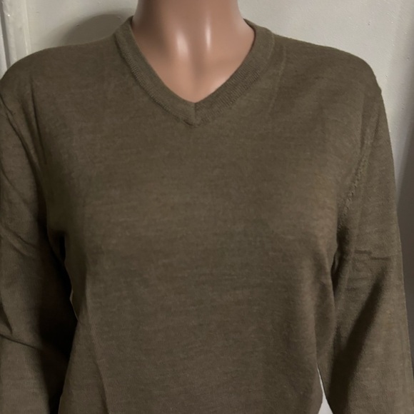 CLUB ROOM Women’s Merino Wool Blend V-Neck Sweater - Picture 7 of 8